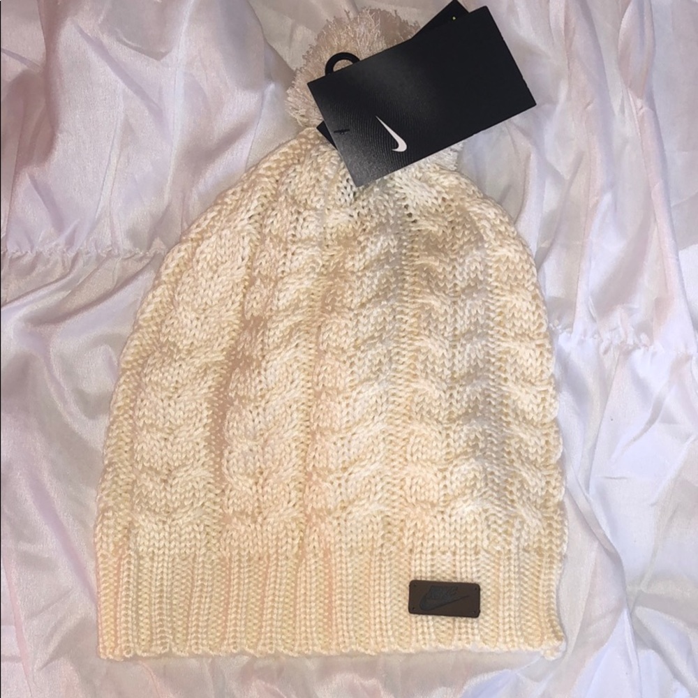 NIKE NSW Cable Knit Beanie with removable Pom